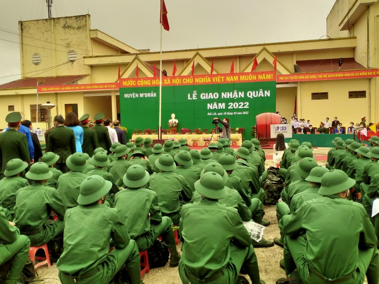  TRƯỜNG THPT NGUYỄN TẤT THÀNH HUYỆN M'DRĂK TÍCH CỰC THAM GIA CHƯƠNG TRÌNH "VÌ NGƯỜI BẠN TÒNG QUÂN" NĂM 2022